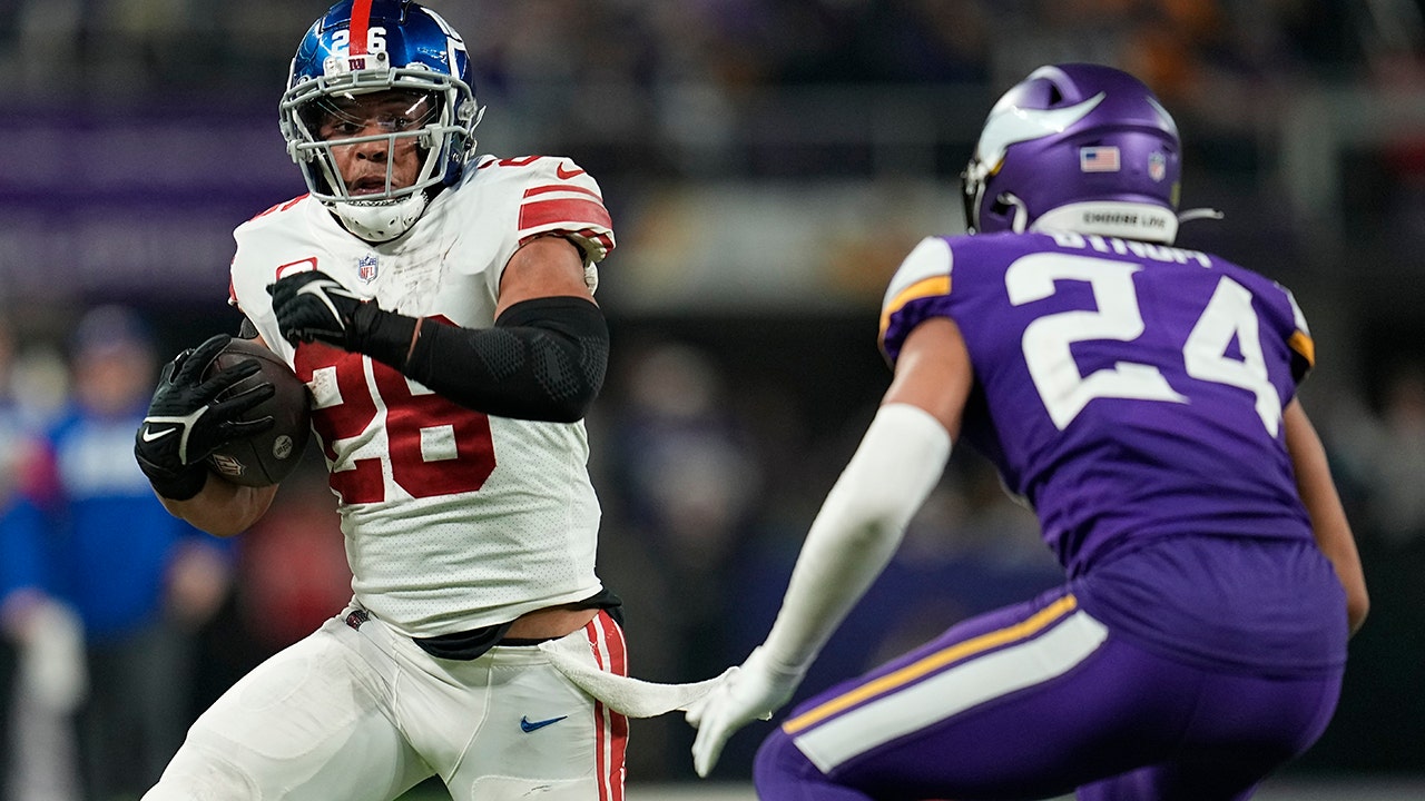 Daniel Jones leads Giants back to playoffs