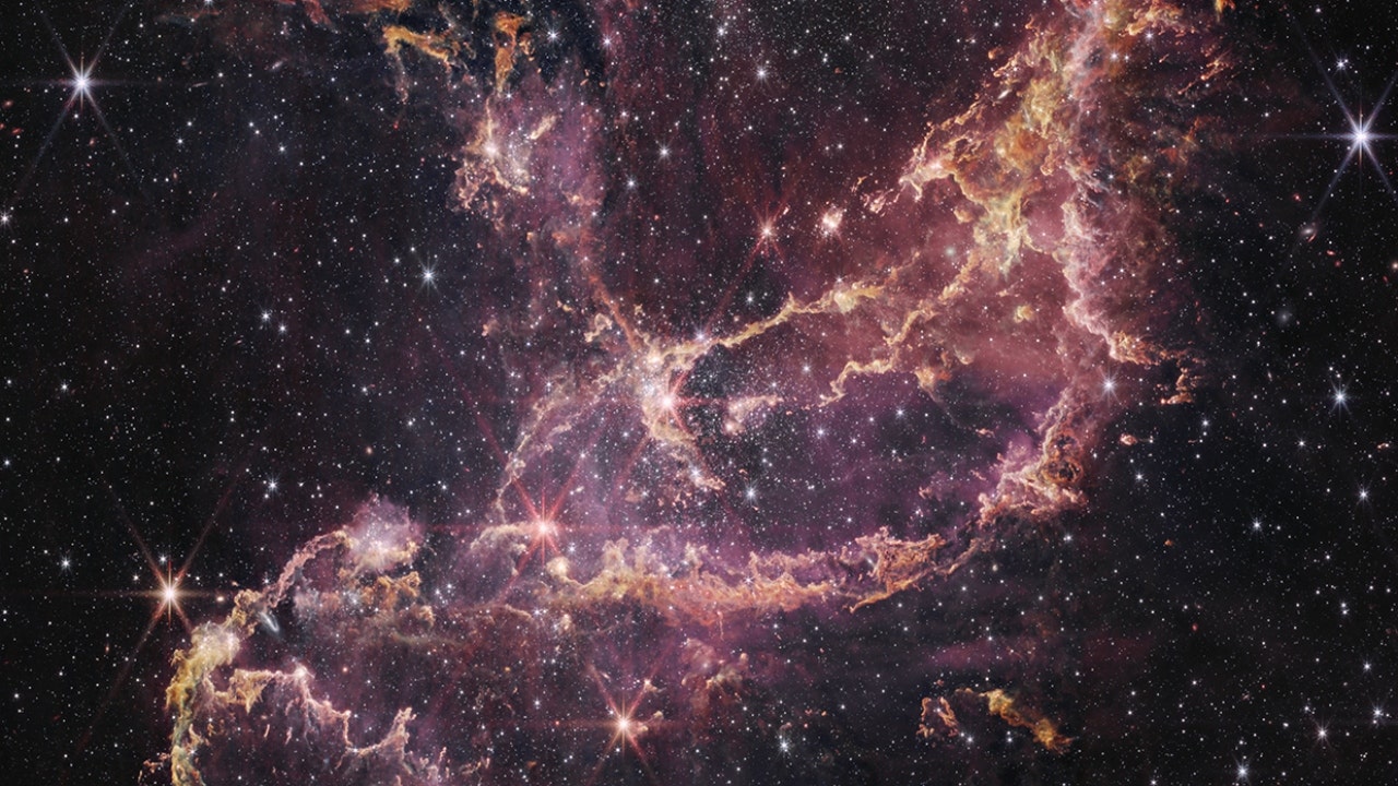 NASAウェッブは、クラスター「ダストリボン」での星形成を明らかにします