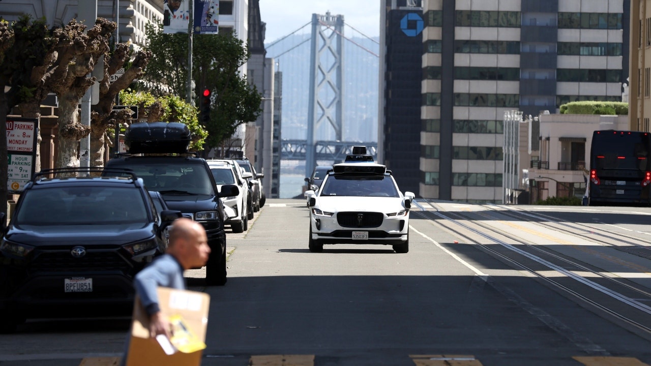 San Francisco asks state regulators to slow driverless taxi rollout