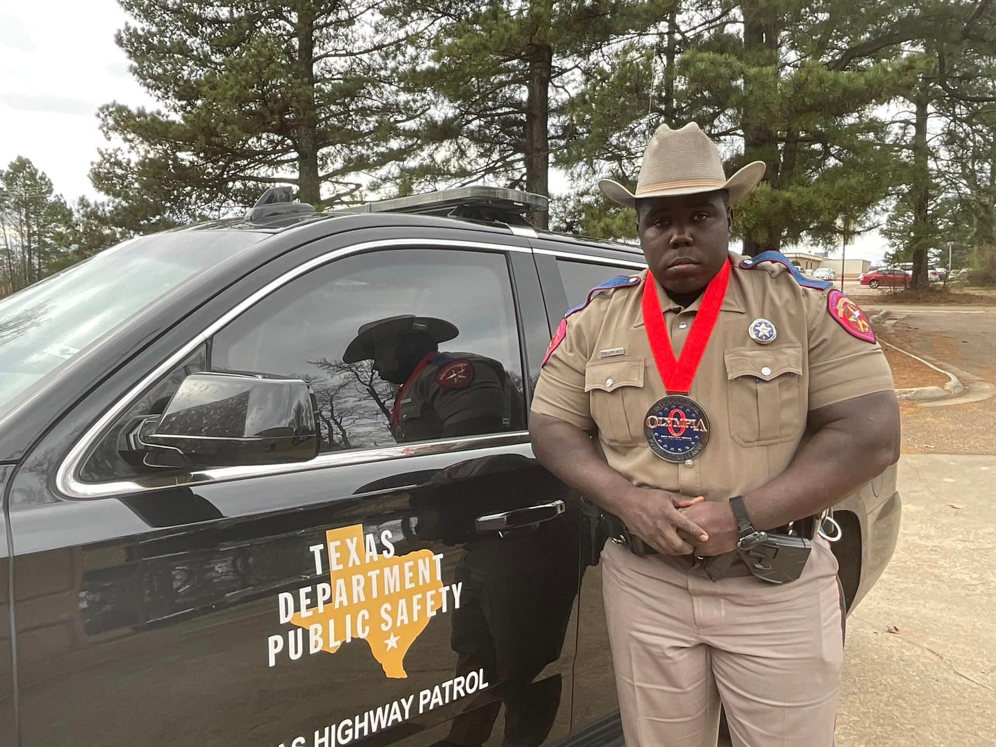 Texas trooper medals in bench press event at international powerlifting competition