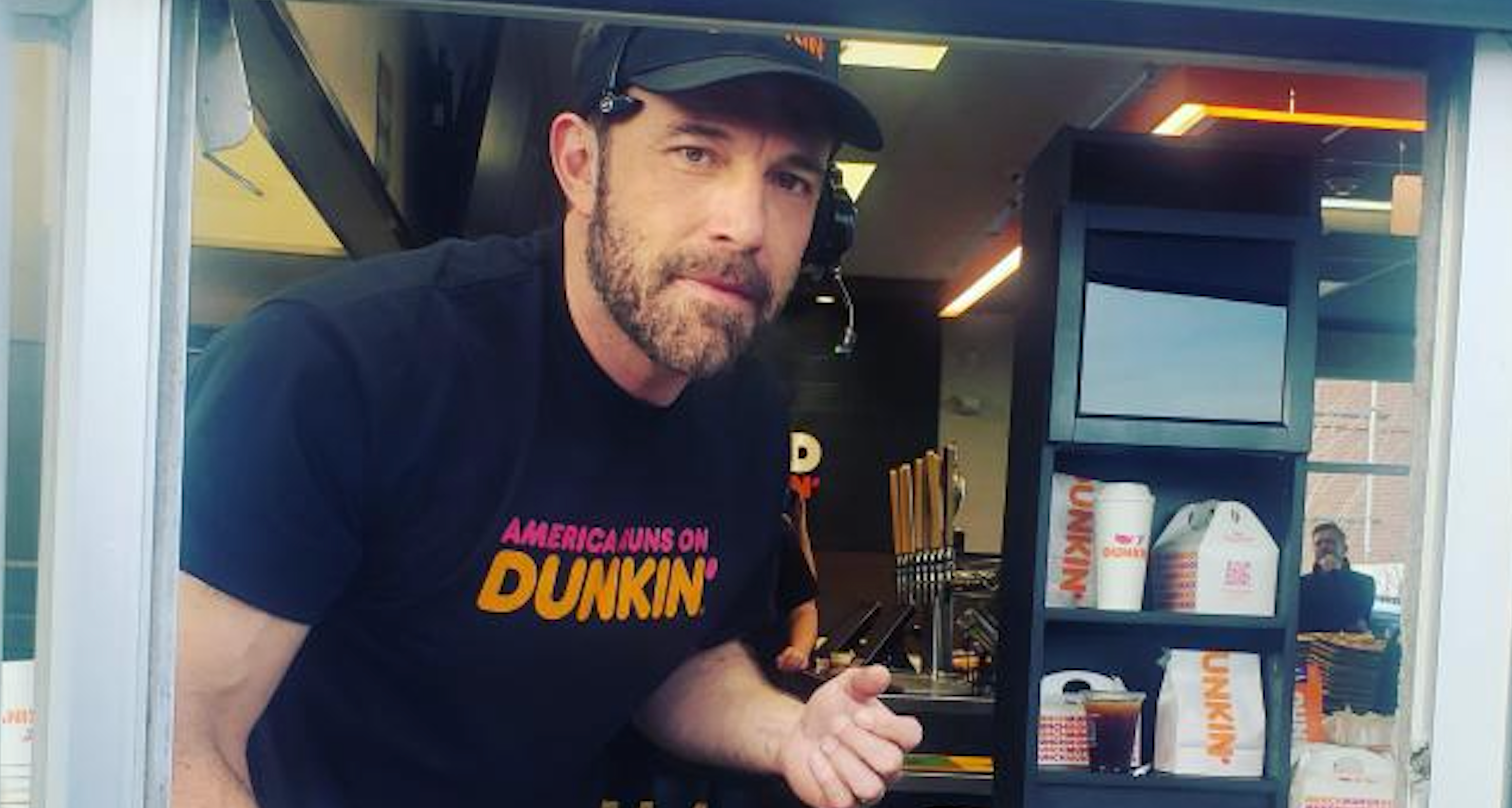 Ben Affleck causes social media frenzy serving Dunkin' Donuts to customers, firefighters: ‘Living the dream'