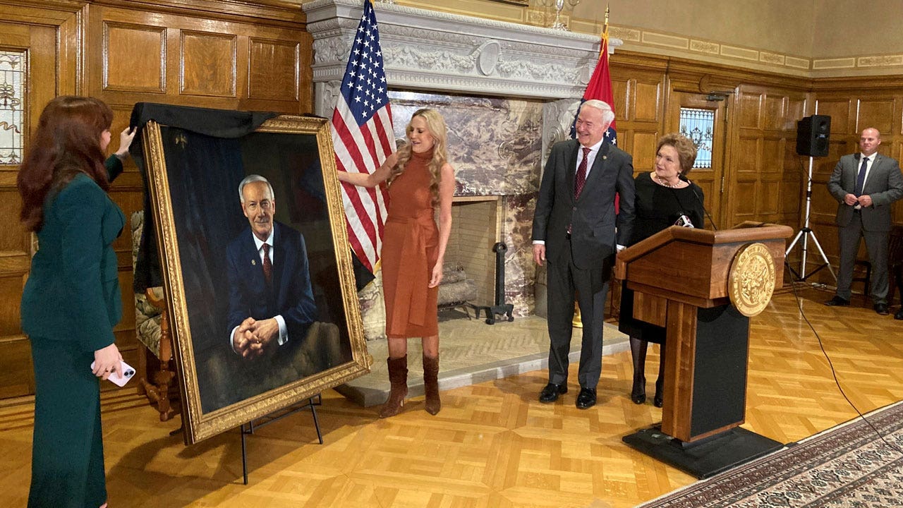 Official portrait of Arkansas Gov. Hutchinson unveiled