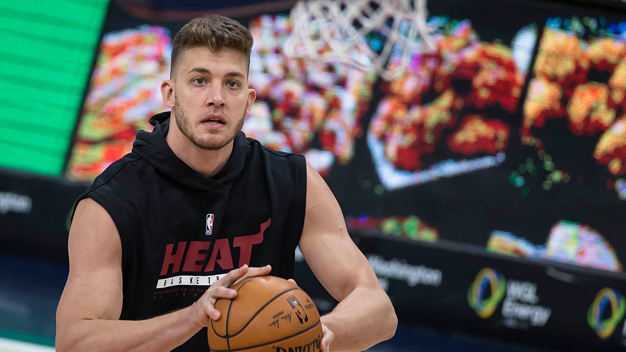 Meyers Leonard, who used antisemitic slur in 2021 livestream, returns to NBA on 10-day contract: report