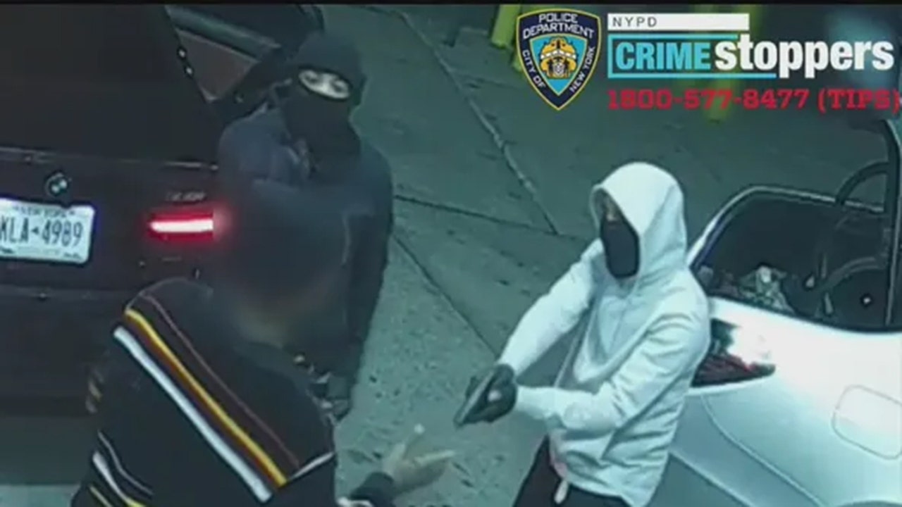 NYPD searching for suspects wanted for string of armed robberies across NYC
