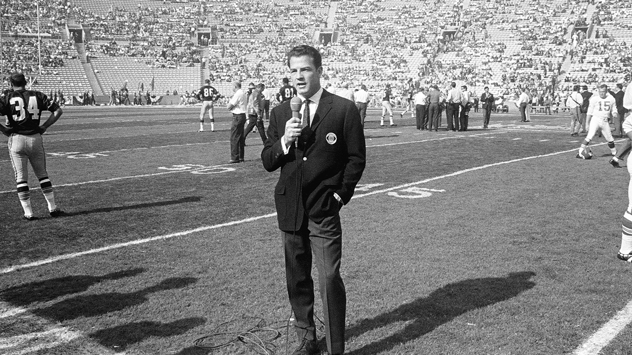 Sports commentator Frank Gifford reporting at Super Bowl I