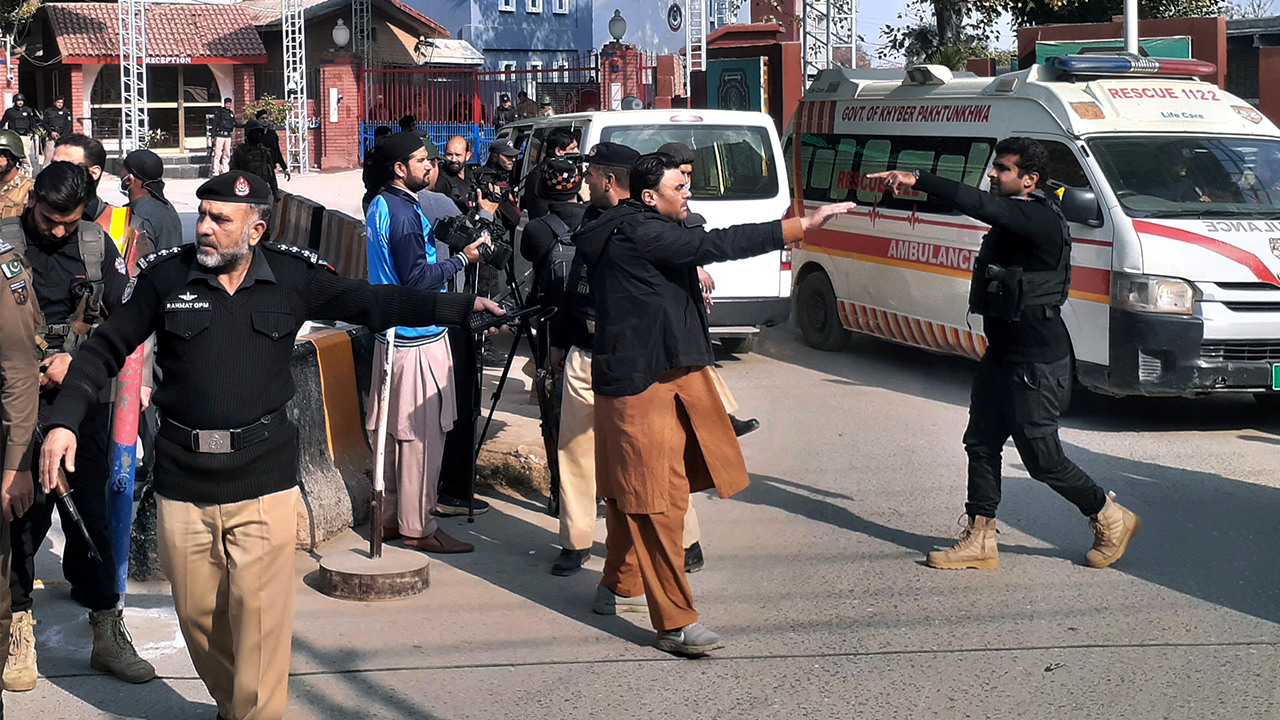 Un kamikaze tue au moins 28 personnes et fait près de 150 blessés dans une mosquée au Pakistan