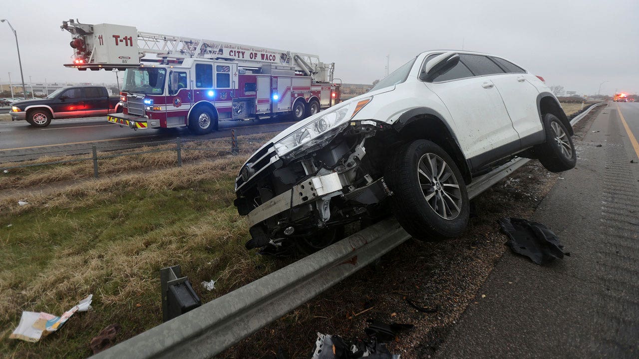 1 dead in Texas, more flights cancelled as nationwide ice storm rages ...