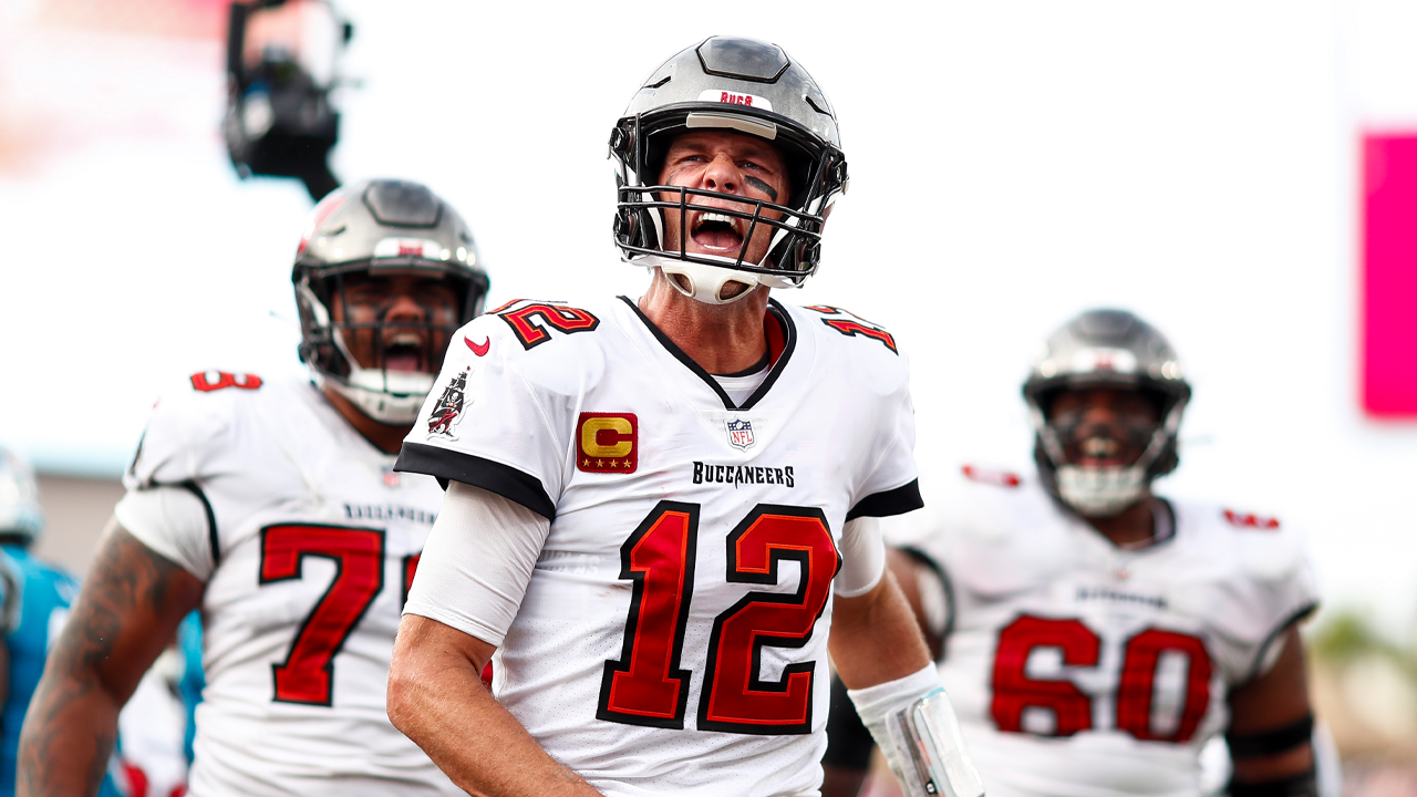 Bucs fall to Falcons, Brady breaks completion record