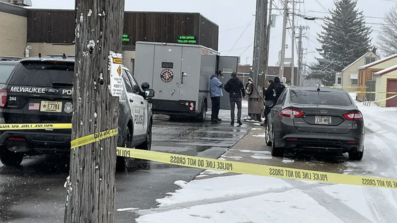 Wisconsin robbers hold up armored truck outside bank, police say