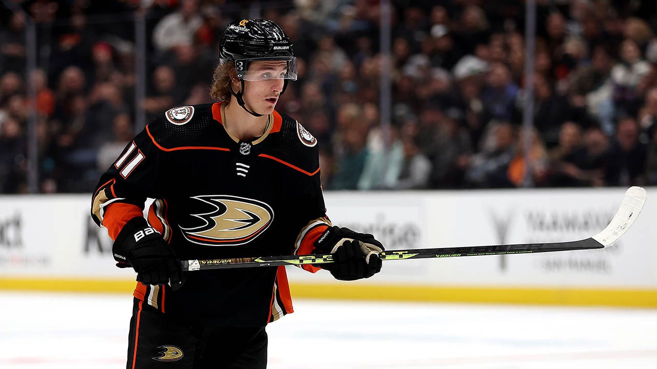 Trevor Zegras' hilarious response to the Ducks playing hardball in contract  extension has fans laughing