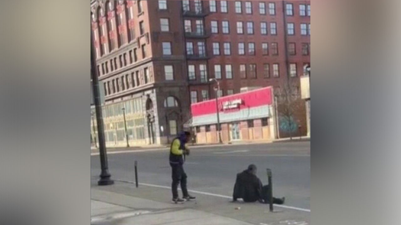 St. Louis suspect seen calmly loading gun, shooting homeless man execution style in broad daylight: police