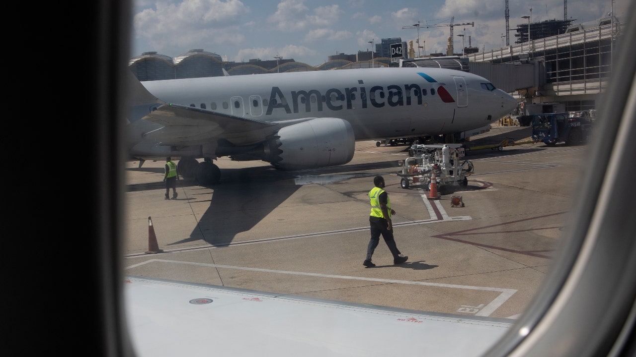 American Airlines employee dies on Texas airport tarmac