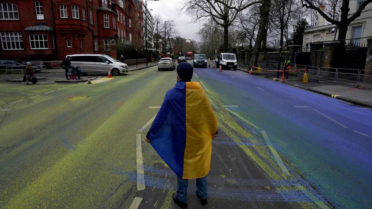 UK police arrest 4 protestors after they painted a giant Ukrainian flag outside the Russian embassy in London