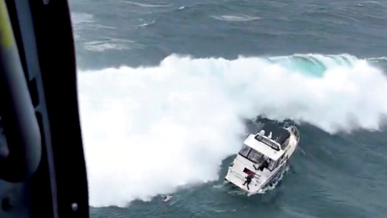 Coast Guard rescues wanted man seconds before massive wave capsizes boat video shows – Fox News