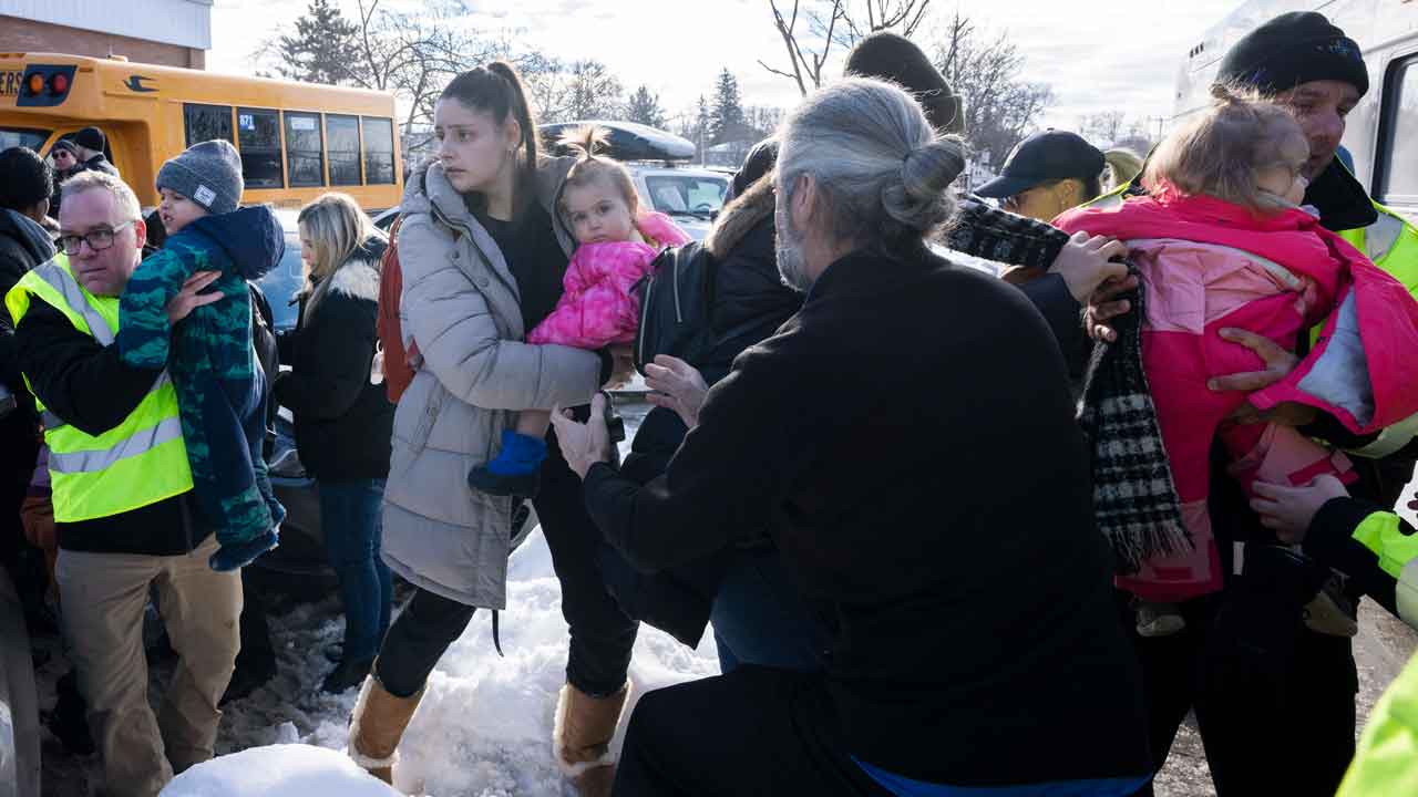 Victims in Canadian bus crash identified, as outpouring of support comes in  from around the world - ABC News