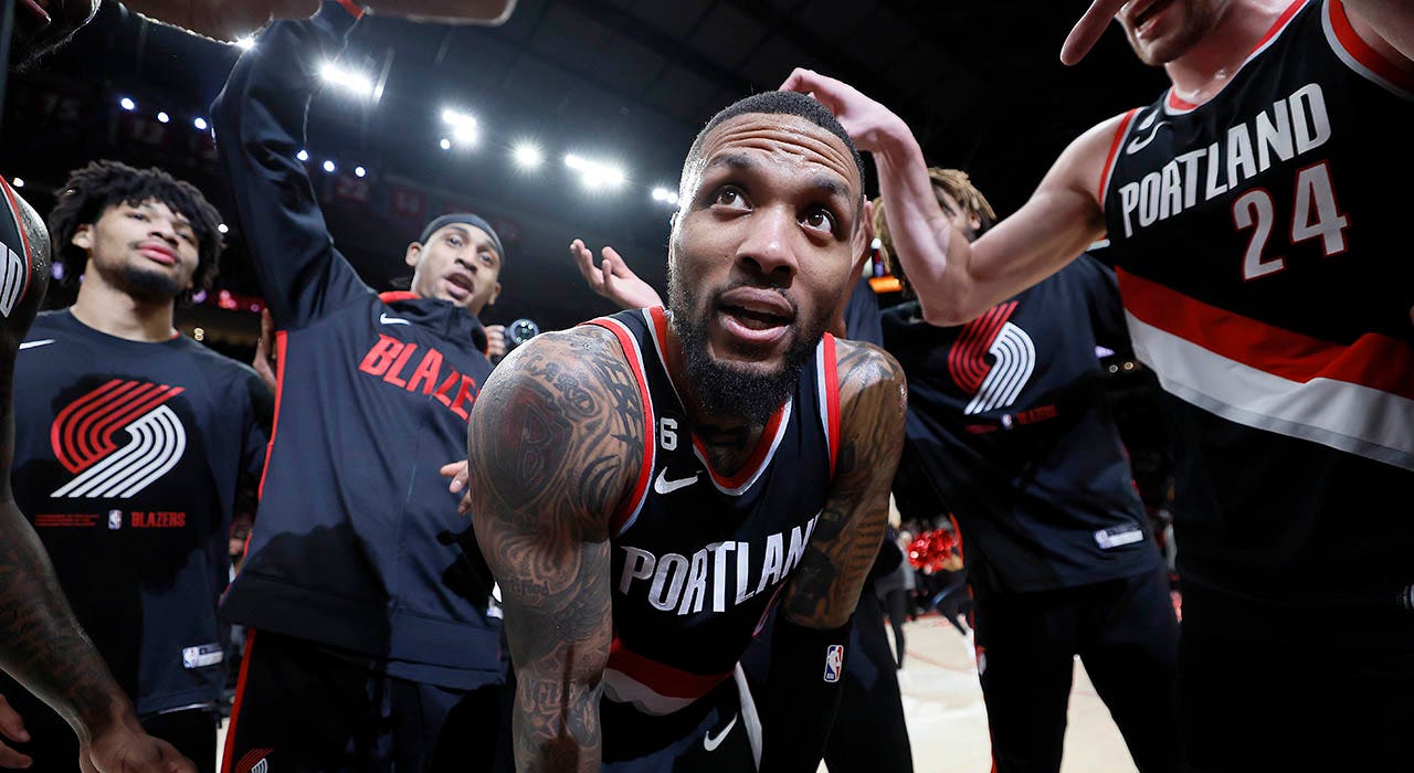 Damian Lillard freestyles in Trail Blazers' music video after being stuck on plane for seven hours