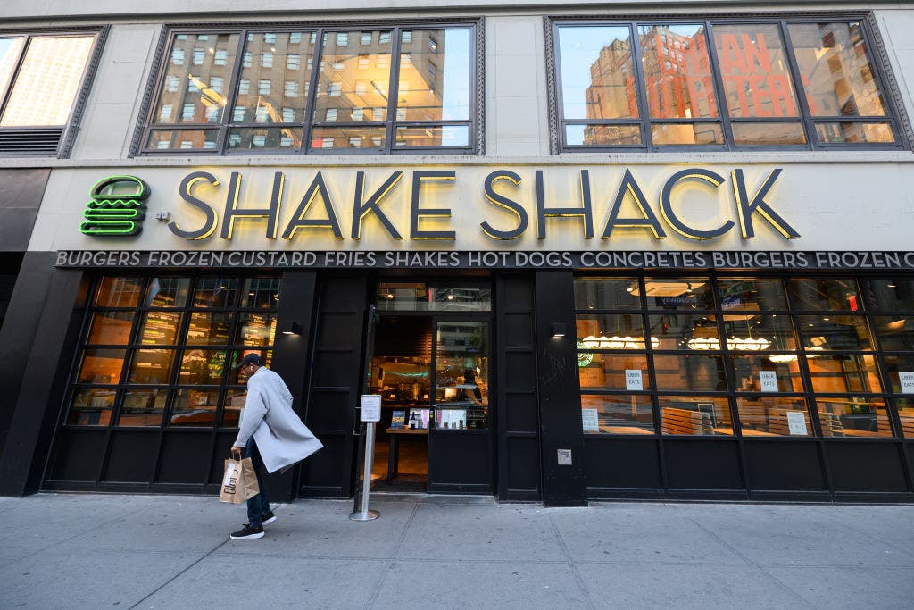 Shake Shack agrees to dish out $20K to misgendered California employee