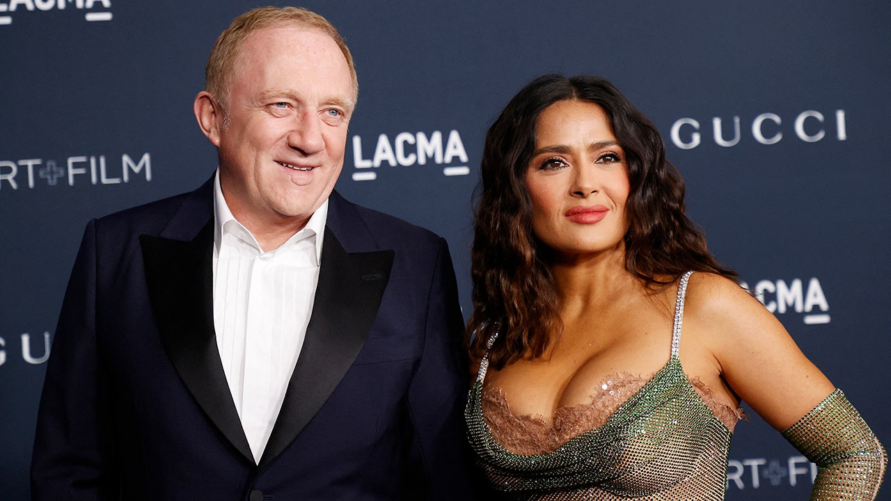 Salma Hayek Pinault says husband doesnt get jealous, making it easy to bring Magic Mike strippers home Fox News