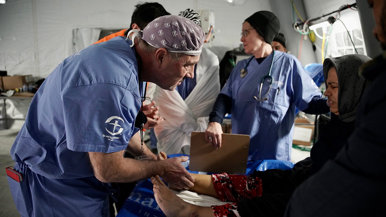 Franklin Graham's Samaritan's Purse sets up emergency field hospital in Turkey amid 'unbelievable' wreckage