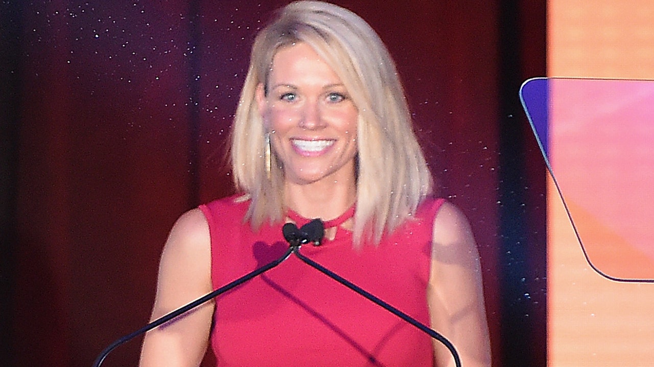 NFL expert Lisa Kerney previews FanDuel Super Bowl Party, offers lock