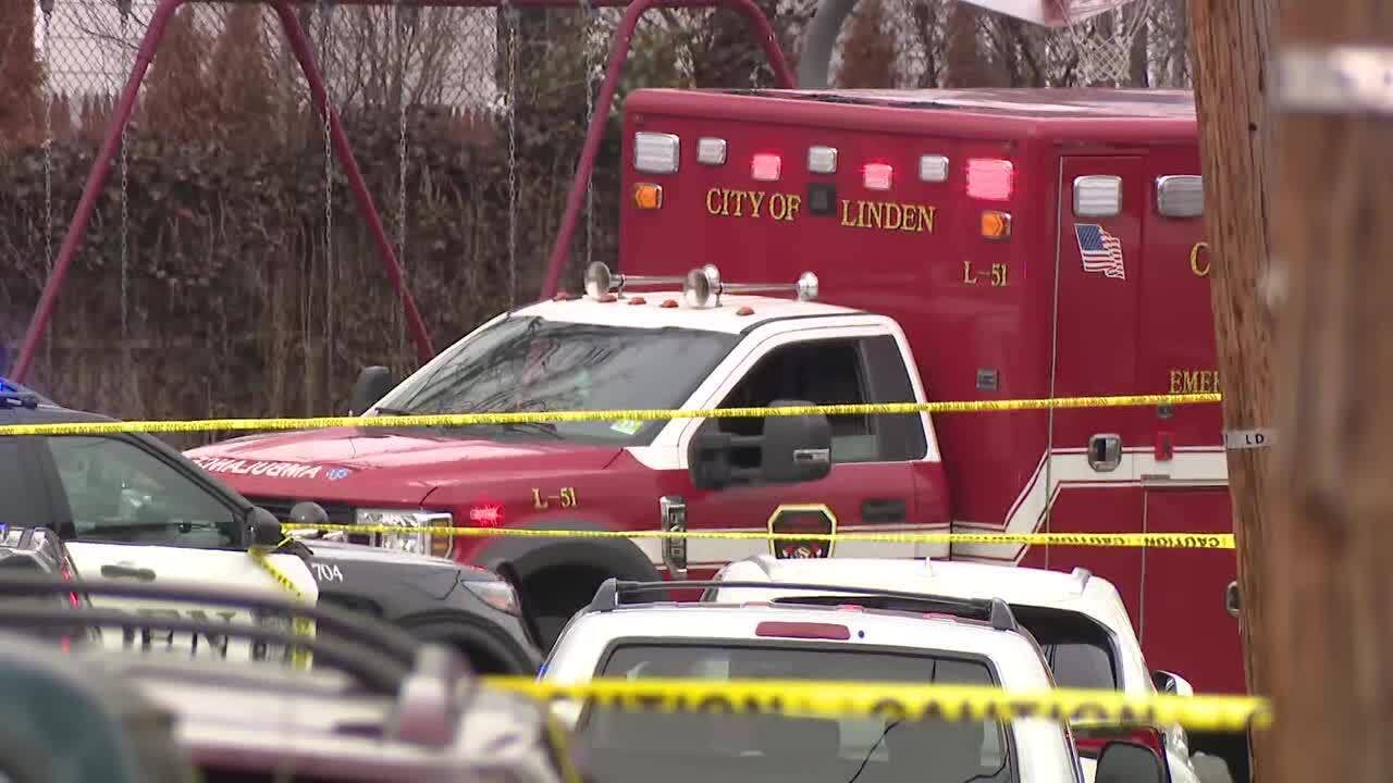 NJ father kills wife, 2 children in apparent murder-suicide at home: authorities
