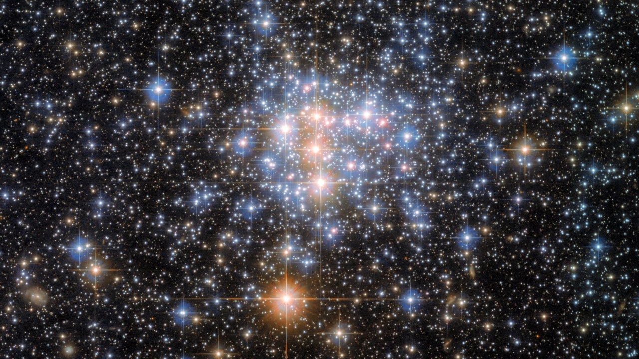 Hubble Space Telescope reveals stunning star-studded cluster