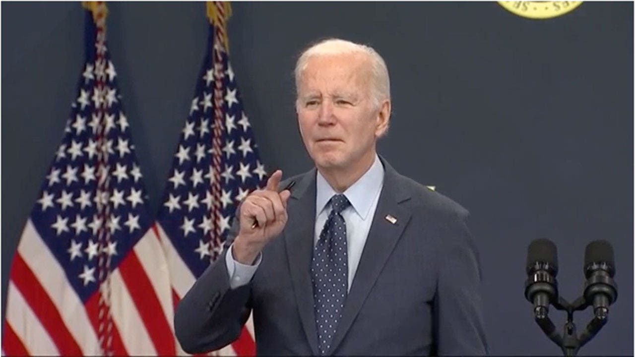 Reporters caught on hot mic blaming each other for Biden refusing to take questions: 'Poor way to handle that'