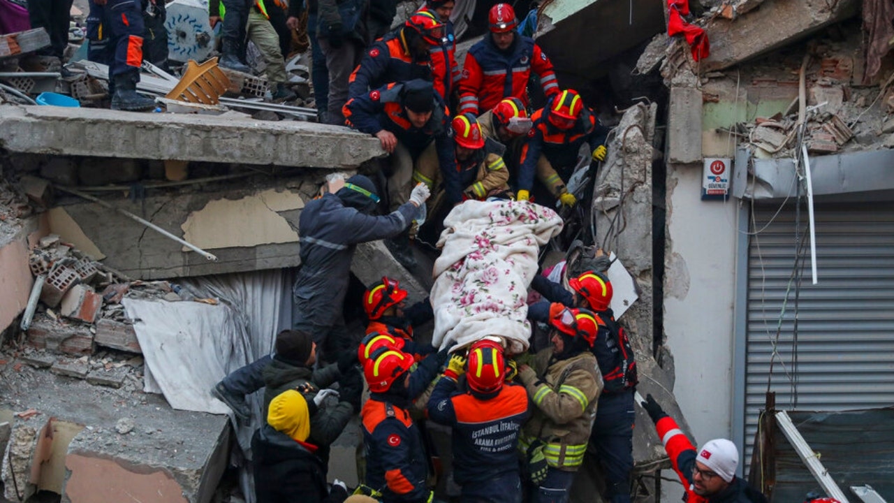 Turkey-Syria earthquake: 5 family members pulled from rubble after 129 hours as death toll tops 25K