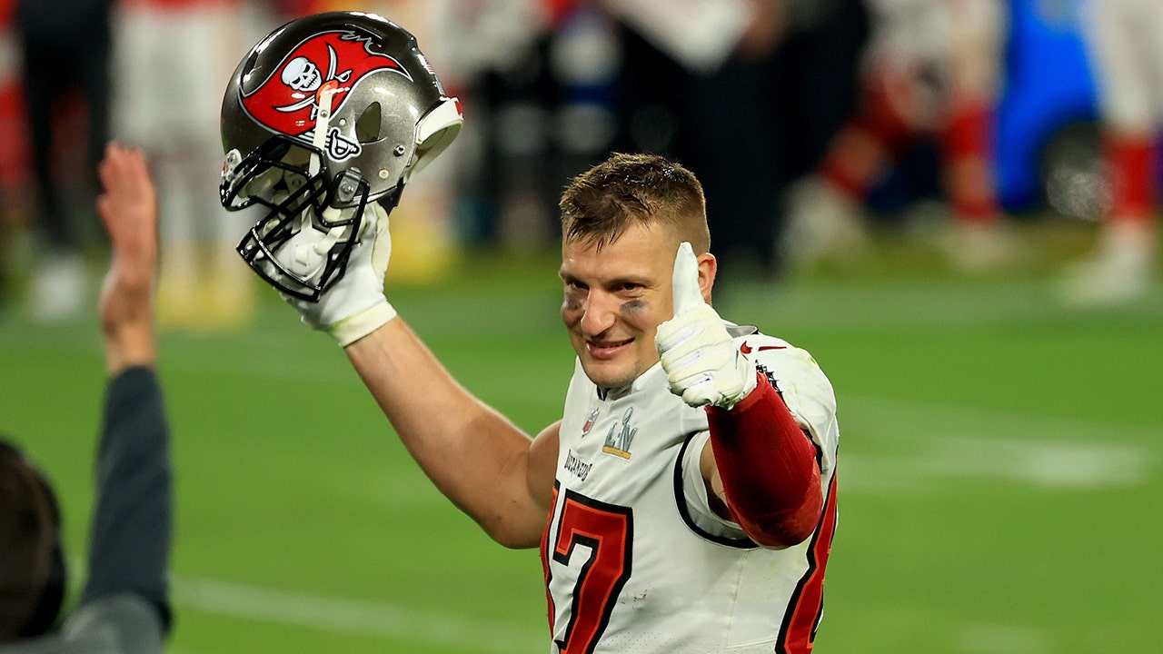 Field Goal Kick of Destiny: Rob Gronkowski Super Bowl Kick to Win