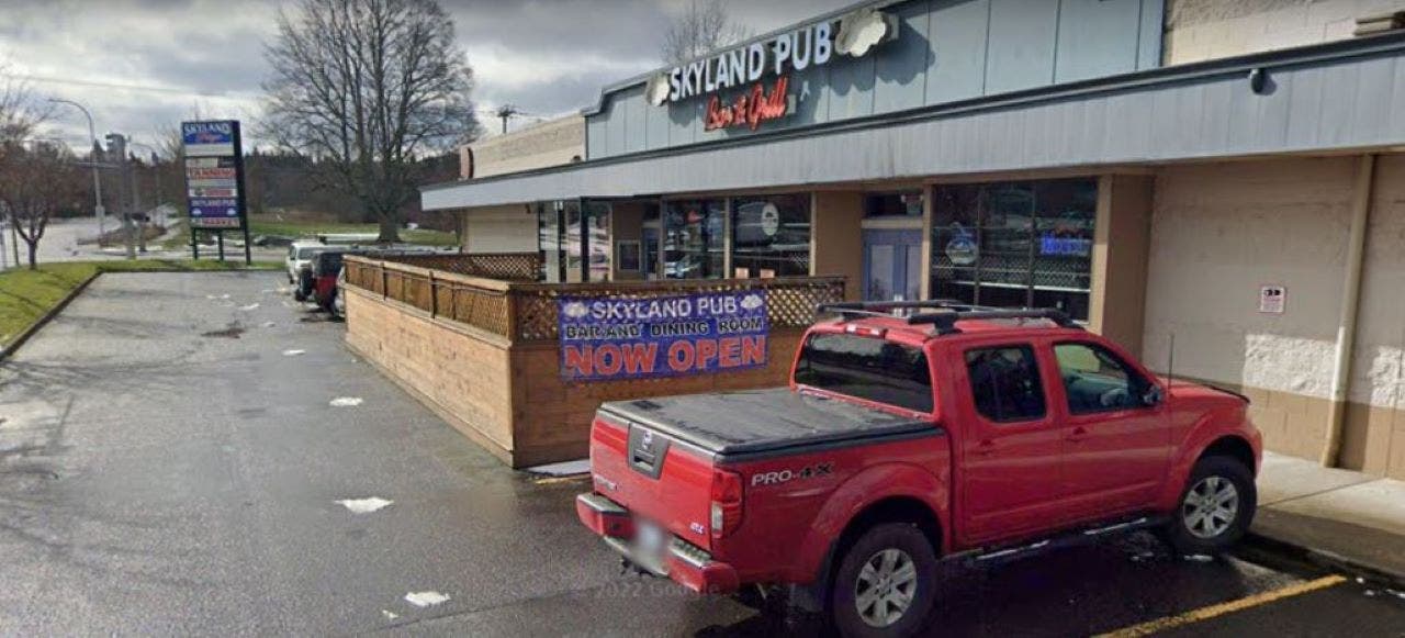 Drunk man who brought shotgun into Oregon bar tackled, beaten with his own gun by patrons: police