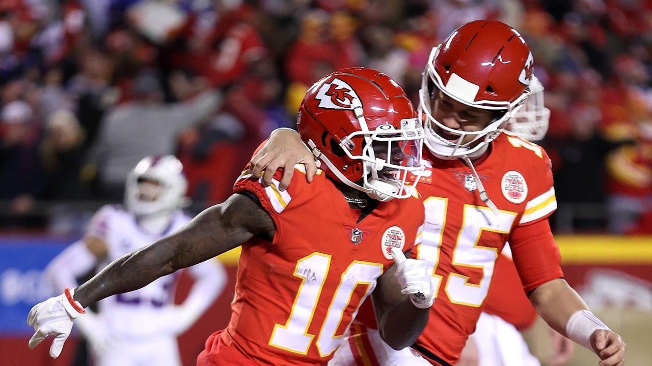 Chiefs' Patrick Mahomes on Tyreek Hill: 'We lost an all-time great  receiver,' but credits coaches for adapting