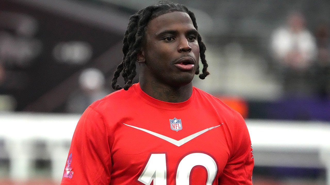 Dolphins' Tyreek Hill takes huge hit from Rams' Jalen Ramsey during Pro  Bowl Games flag football event