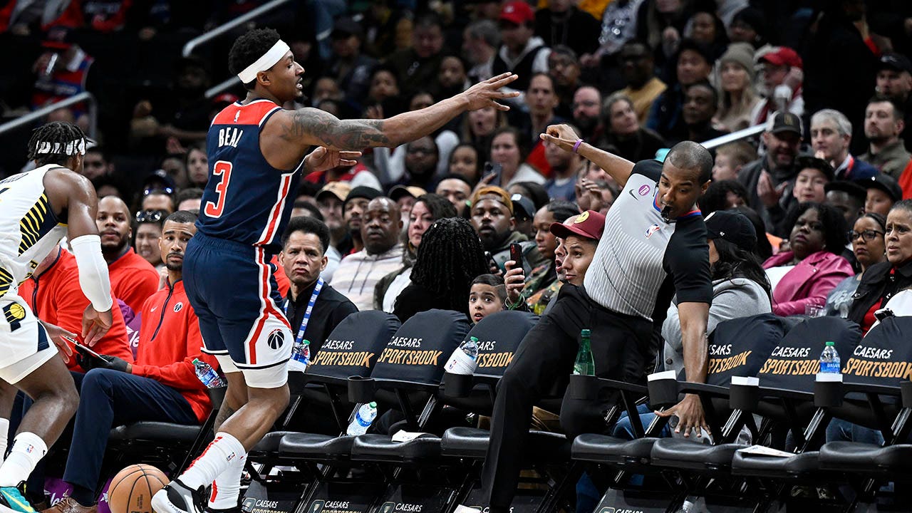 Wizards’ Bradley Beal fined $25,000 after pushing referee