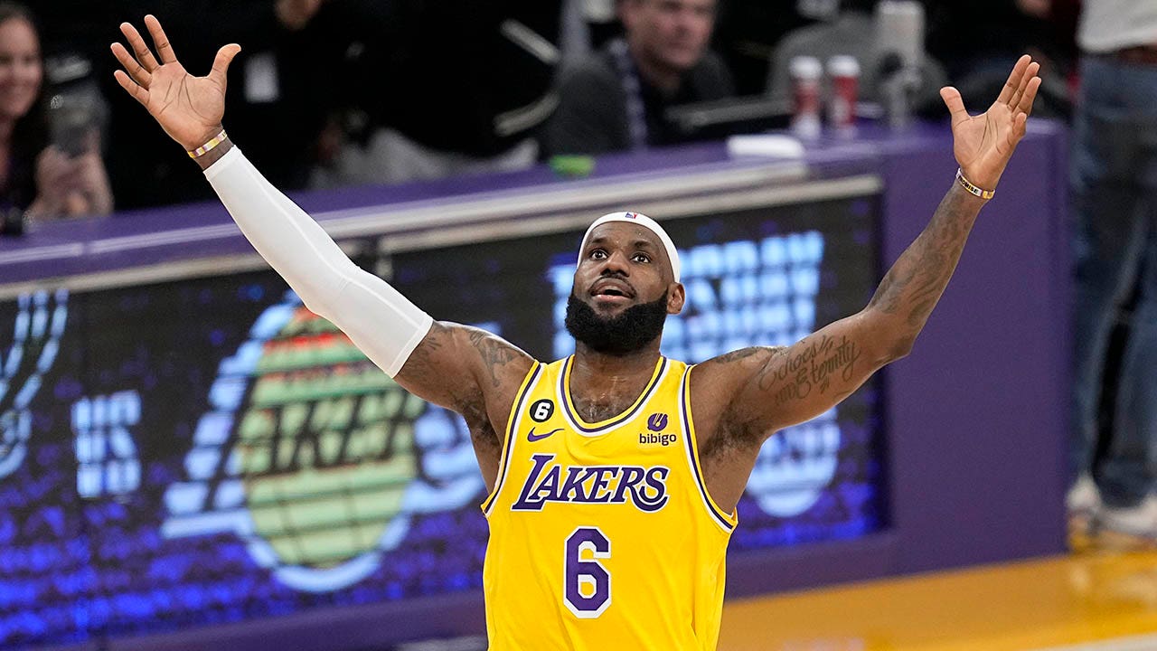 Lakers' LeBron James passes Kareem Abdul-Jabbar, becomes NBA's top