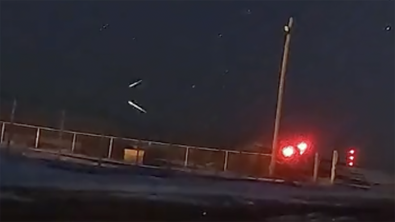 Kansas night sky lit up by ‘small swarm of meteors’ – Fox News