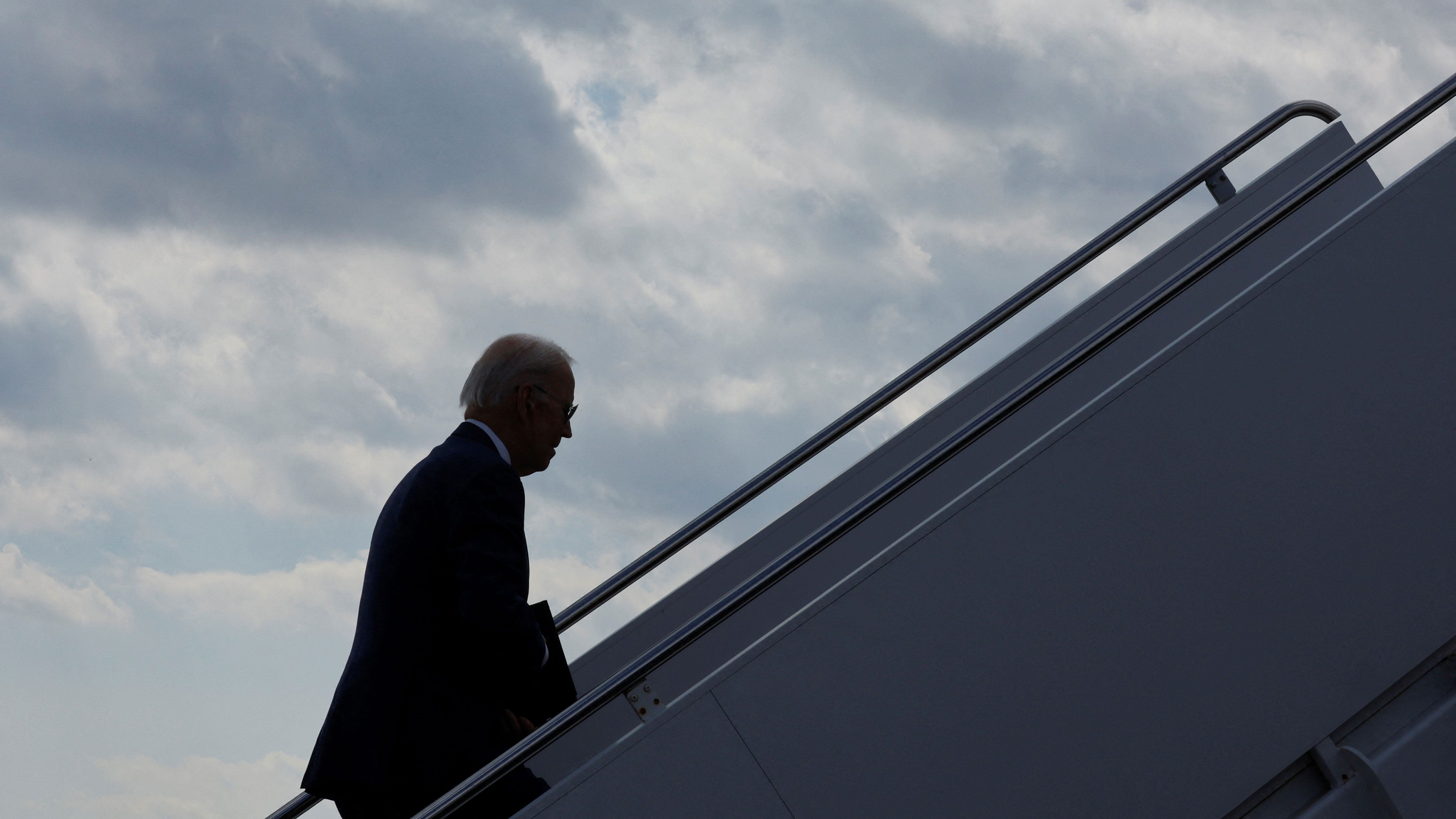 Why Biden is now routinely taking the short stairs up to Air Force One : NPR