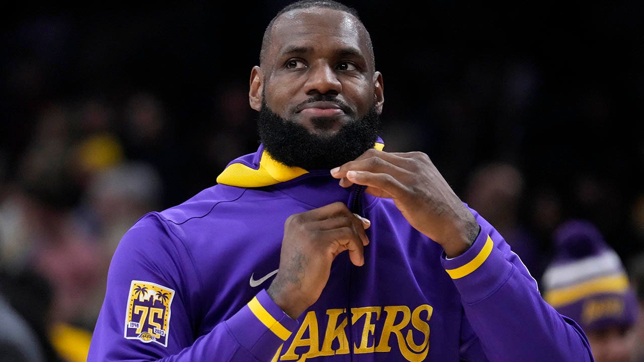 LeBron James cryptic about foot injury, says he went to ‘LeBron James of Feet’ to break free
