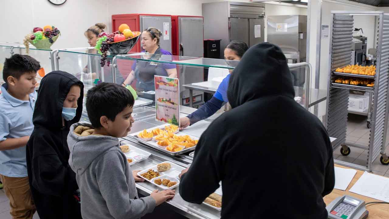 Minnesota bill that would make breakfast, lunch free for students approved by state Senate