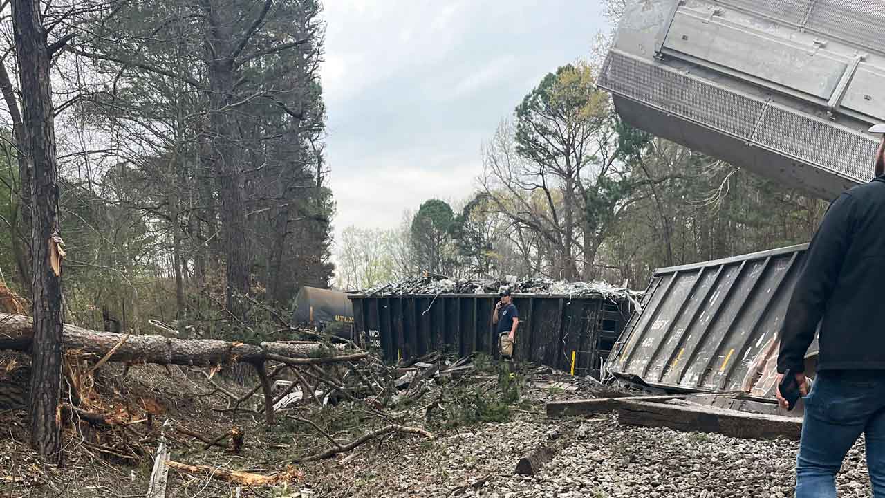 Train that derailed in Alabama lacked alignment control couplers, according to federal investigators