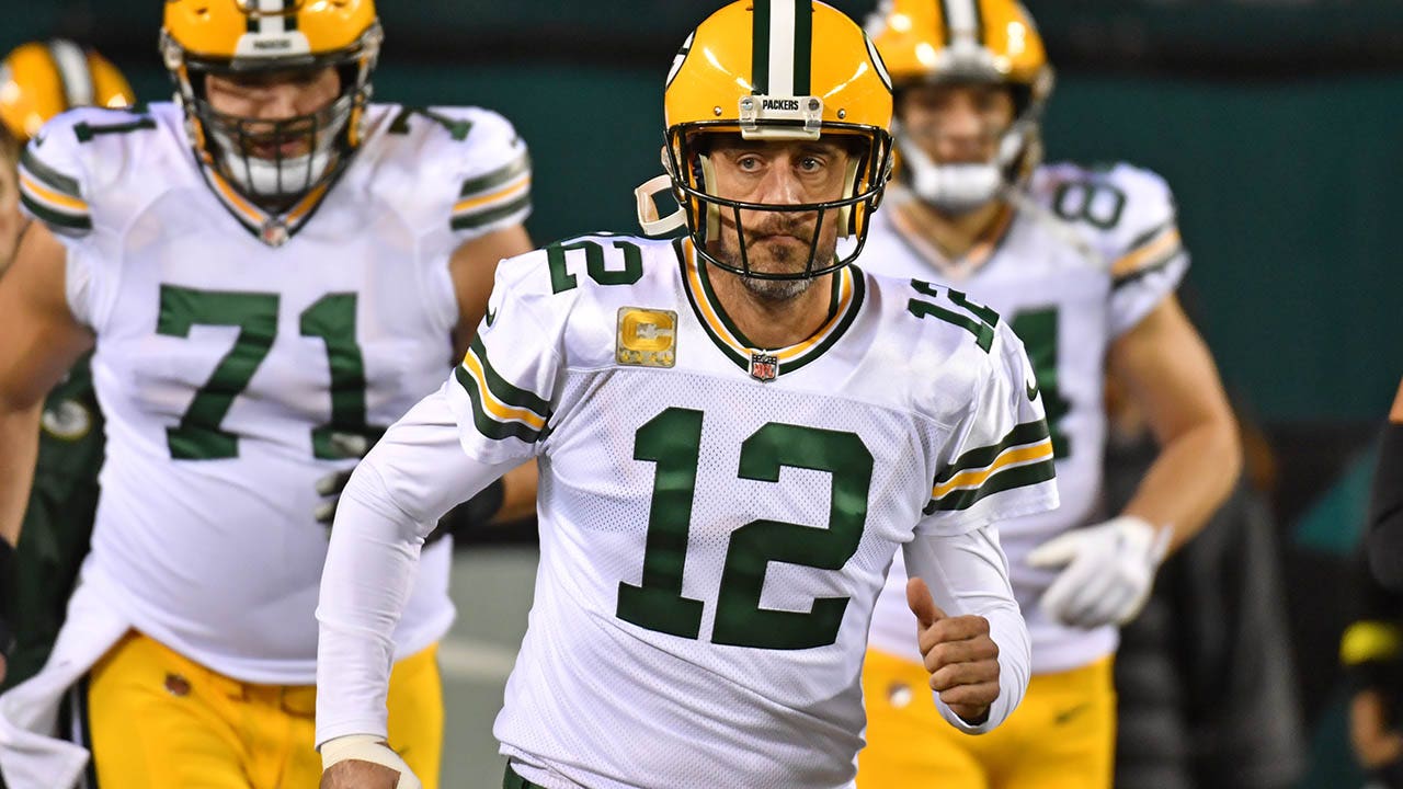 Report: Aaron Rodgers 'truly torn' on where to play in 2022