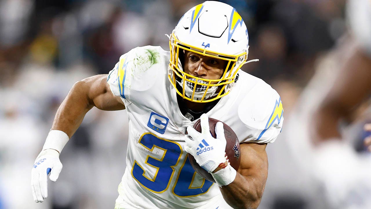 Chargers’ Austin Ekeler demands answers from NFL owners amid depressed running backs market