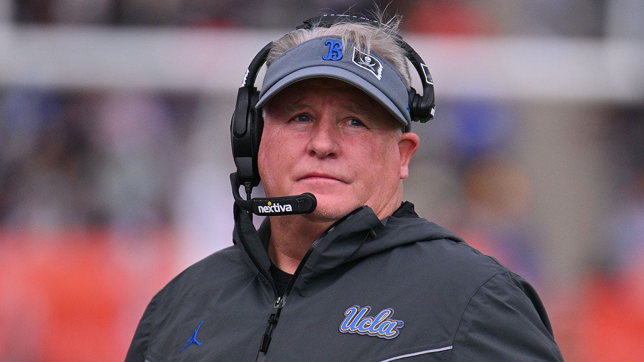 Chip Kelly agrees to contract extension with UCLA through 2027 | Fox News