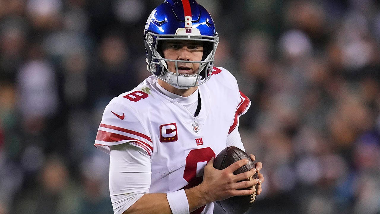 Daniel Jones, Giants agreed to contract extension via 'pinky swear' 4 minutes before deadline: report