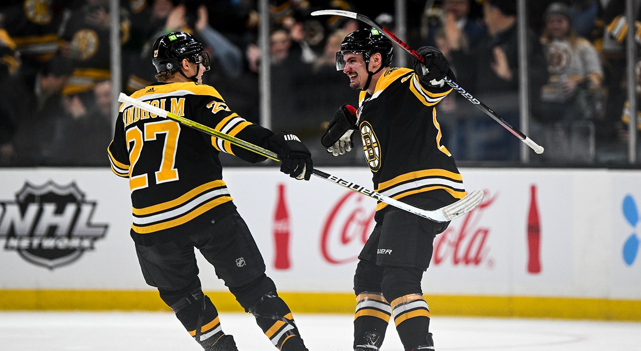 Bergeron scores twice as Bruins beat Sabres in Buffalo