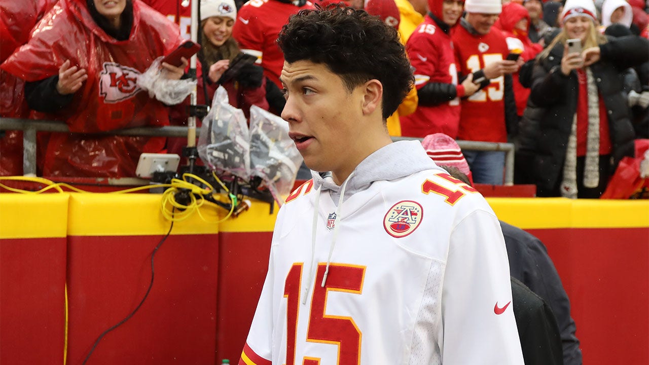 Brother of Patrick Mahomes accused of assault by restaurant owner and waiter: report