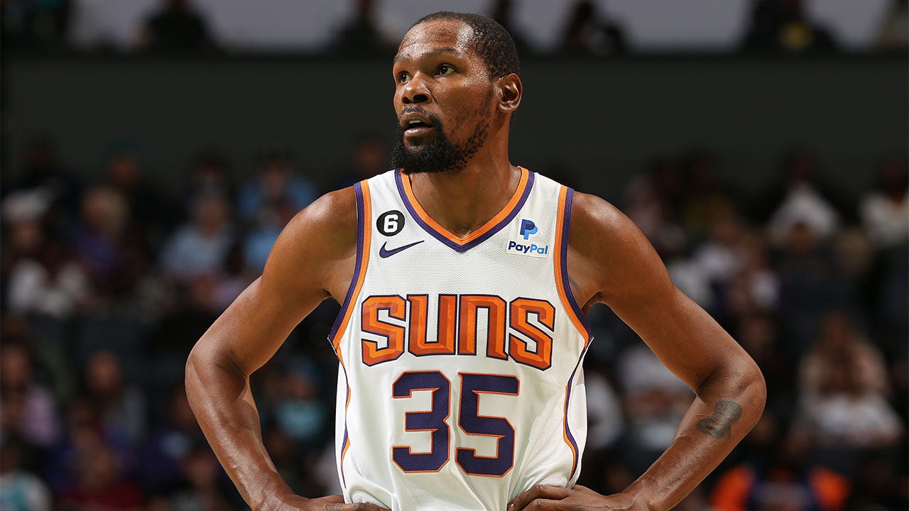 Read more about the article Suns GM believes Phoenix will be ‘first team’ to ‘maximize’ Kevin Durant’s talents
