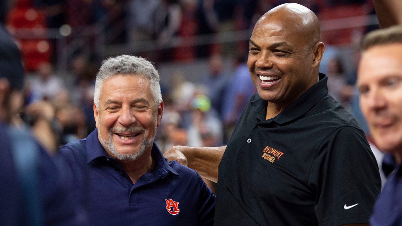 Charles Barkley claims he used to clean his uniform by showering in it: 'Easier to do it that way'