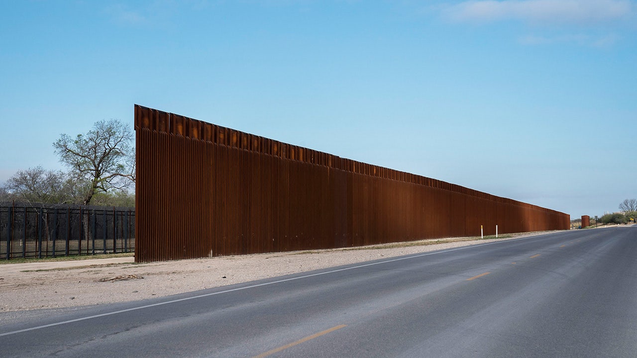 وزارة العدل بولاية ويسكونسن تسعى للحصول على إذن تشريعي للخروج من بدلة الجدار الحدودية في عهد ترامب