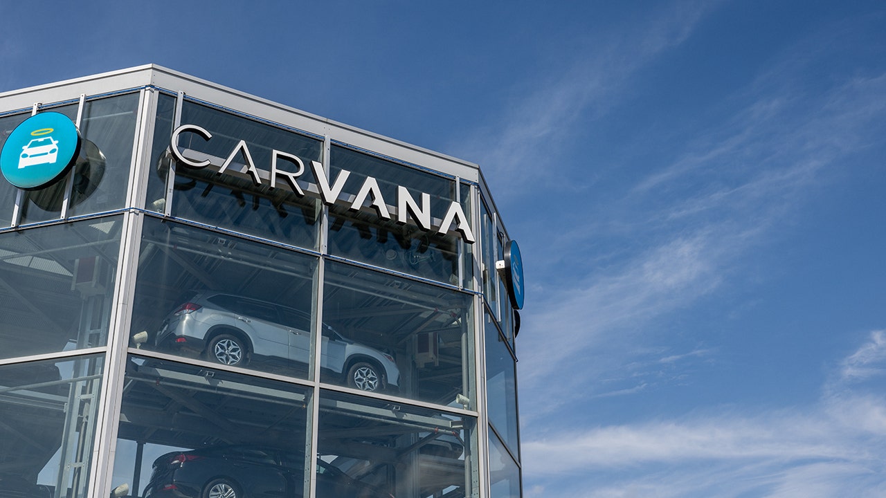 Photo of North Carolina Army veteran buys $68,000 Carvana car for wife — but it was a stolen vehicle, police said