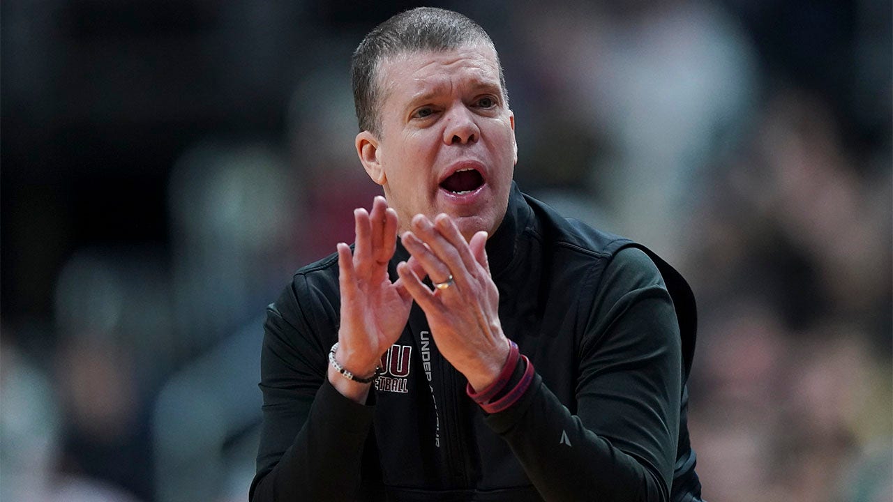 Fairleigh Dickinson coach takes job at Iona after historic upset of 1-seed Purdue